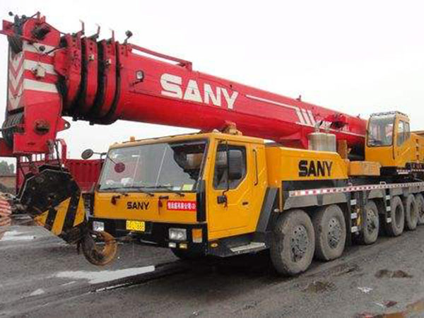 冬季隨車吊應(yīng)該怎樣保養(yǎng)和操作注意事項(xiàng)？